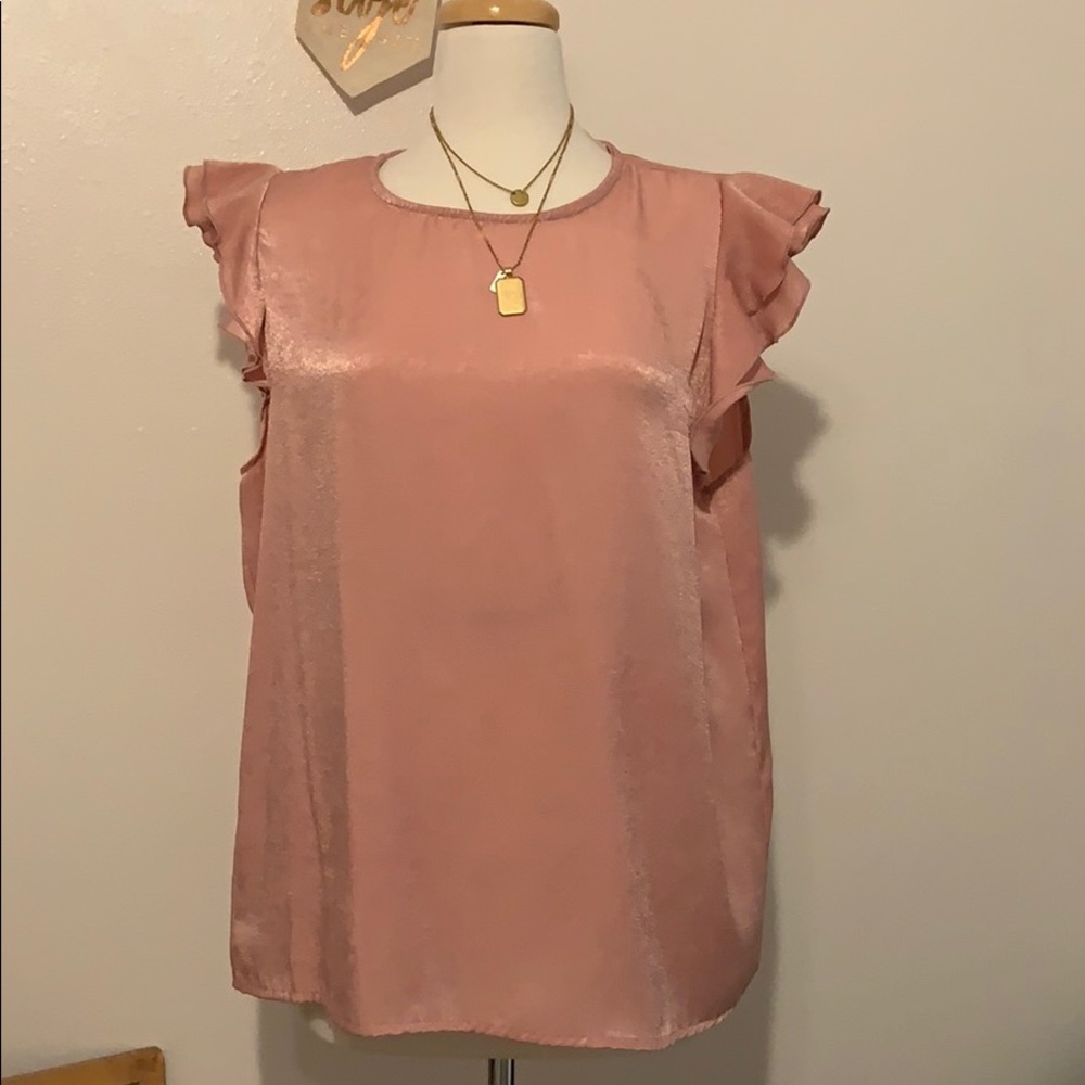 Women’s flutter sleeve top, size XL